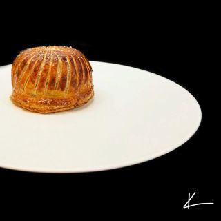 PITHIVIERS je tradiční francouzský koláč z listového těsta, plněný nejčastěji telecím, kachním nebo hovězím masem,...